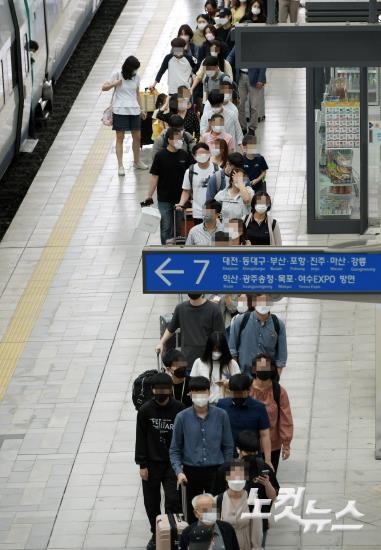 '귀경객들로 붐비는 서울역'