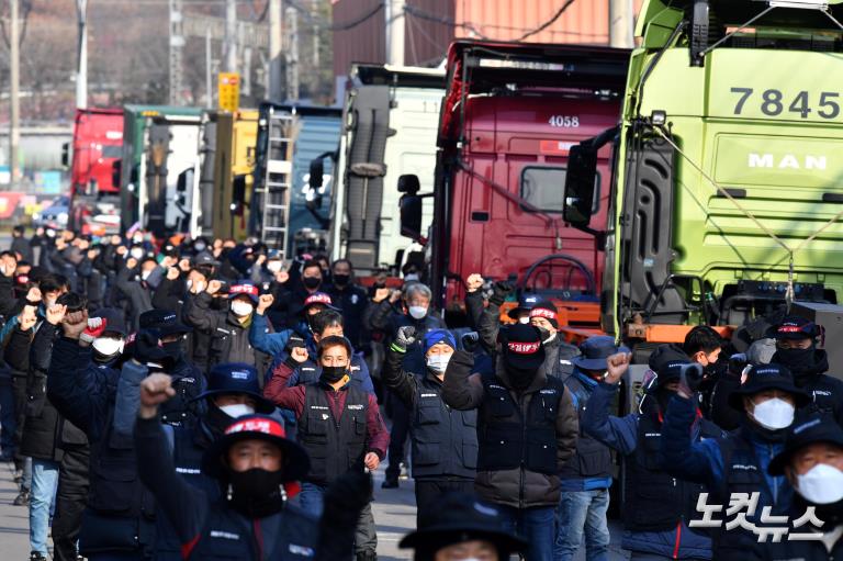 화물연대, 5년 만에 총파업