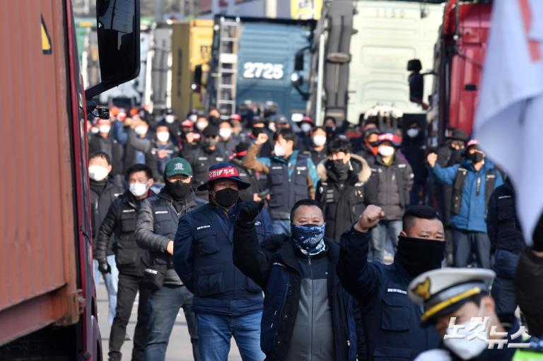 화물연대, 5년 만에 총파업