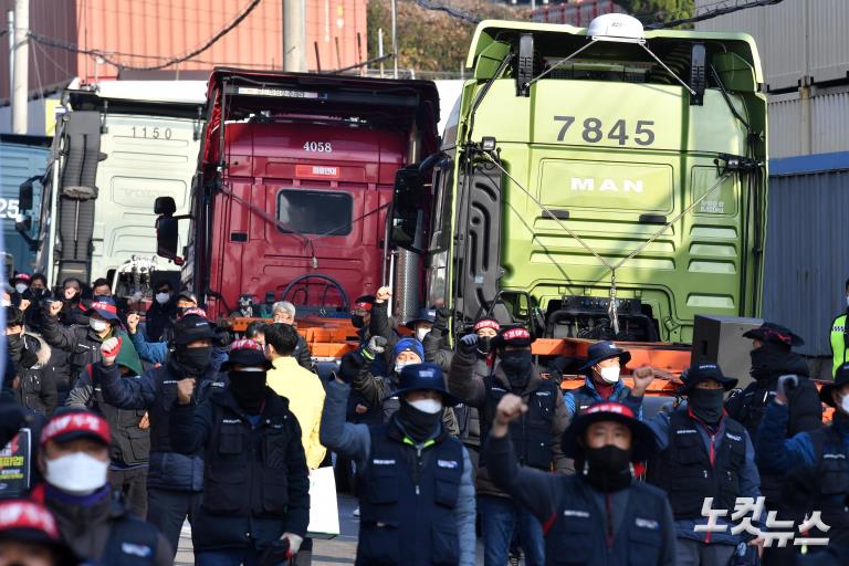 화물연대, 5년 만에 총파업