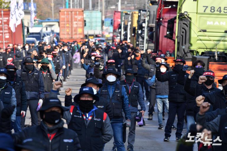 화물연대, 5년 만에 총파업