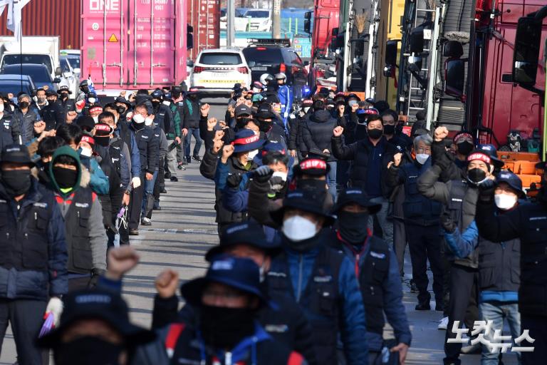 화물연대, 5년 만에 총파업