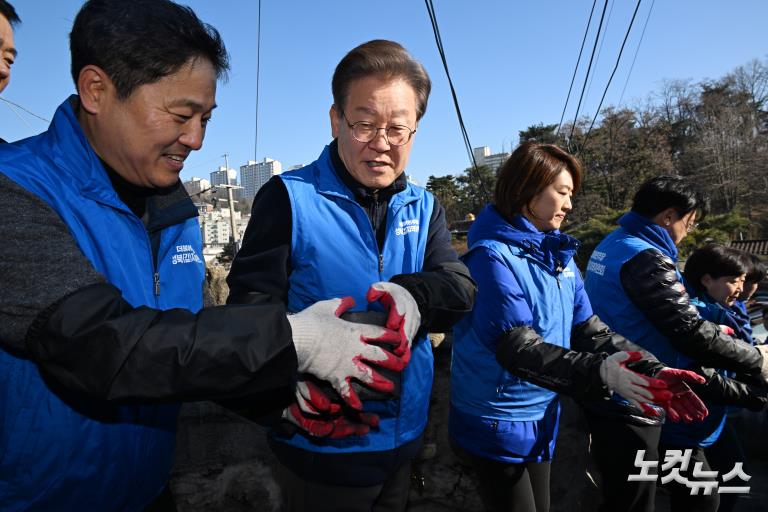이재명 대표, 연탄 나눔 봉사활동