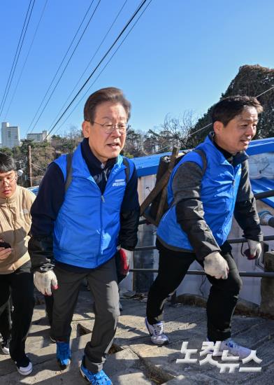 이재명 대표, 연탄 나눔 봉사활동