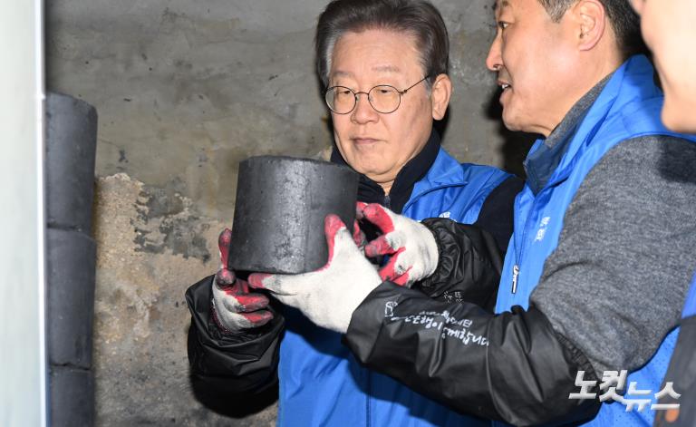 이재명 대표, 연탄 나눔 봉사활동