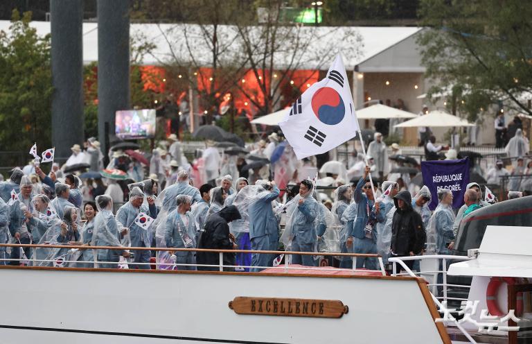 센강 위 한국선수단 입장