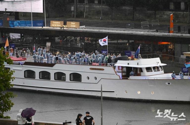 센강 위 한국선수단 입장