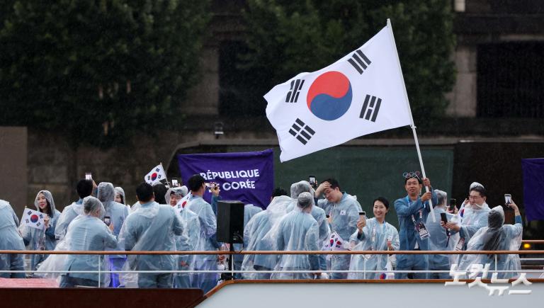 센강 위 한국선수단 입장