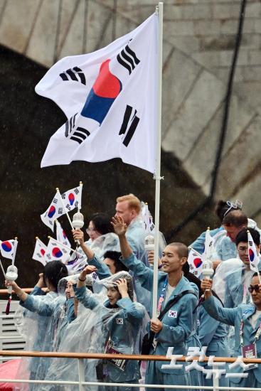 센강 위 한국선수단 입장