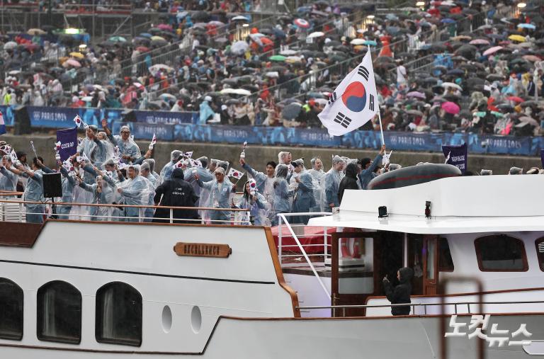 센강 위 한국선수단 입장