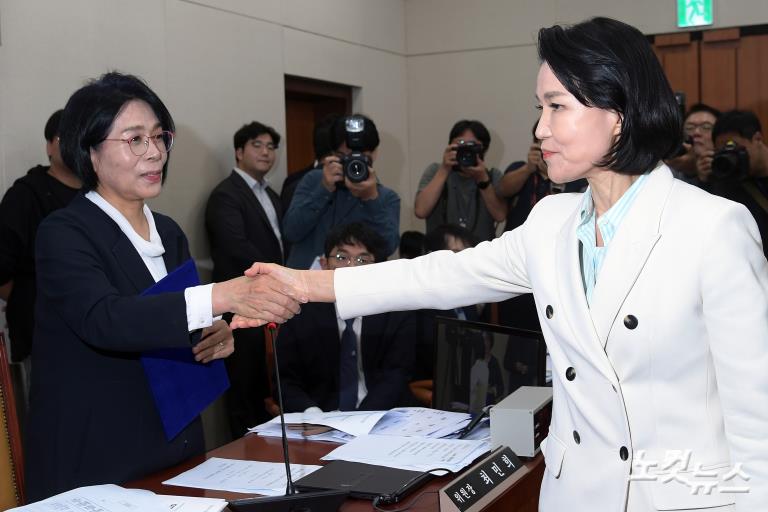 국회 과방위 국정감사 출석한 이진숙 방통위원장