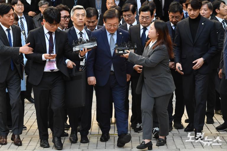 이재명, '선거법 위반' 1심 징역형 집유…의원직 상실형