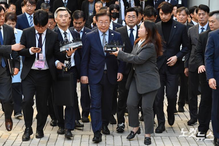 이재명, '선거법 위반' 1심 징역형 집유…의원직 상실형