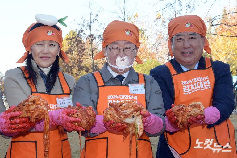 대한민국 김치대전 참석한 이재명 대표