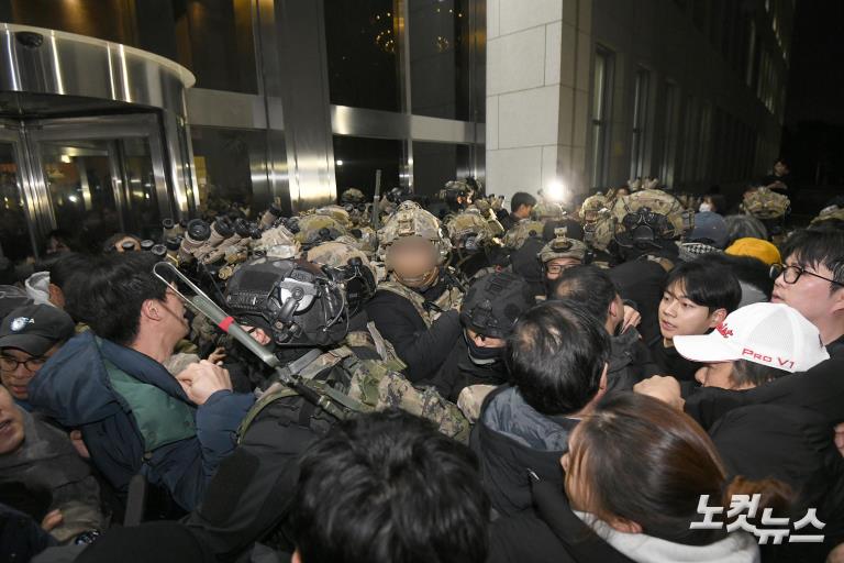 국회 경내 계엄군