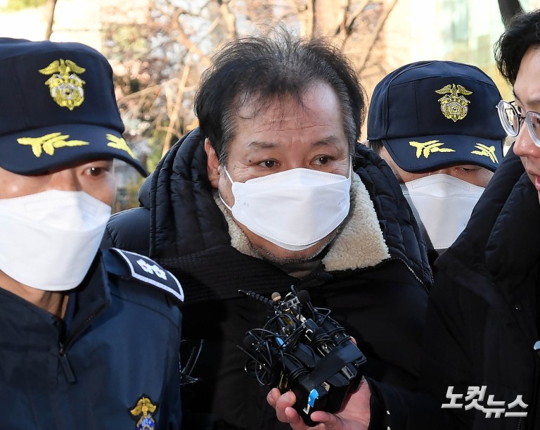 '정치자금법 위반 혐의' 건진법사 구속갈림길