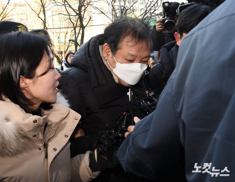 '정치자금법 위반 혐의' 건진법사 구속갈림길