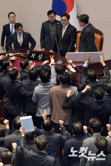 한덕수 권한대행 탄핵안 가결