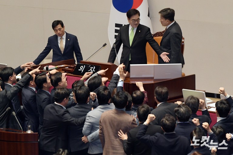 한덕수 권한대행 탄핵안 가결