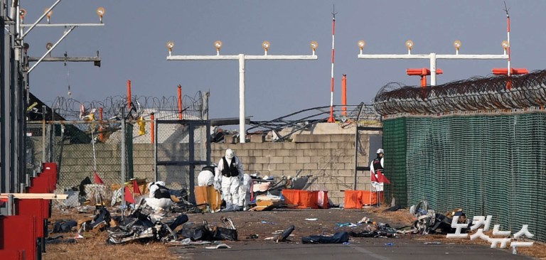 무안공항 사고현장 수습 및 주변 수색