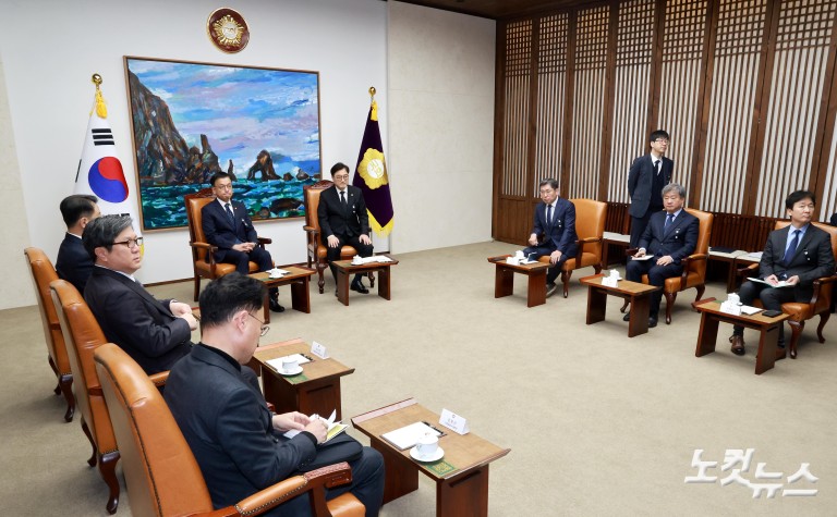 우원식 국회의장, 최상목 대통령 권한대행 부총리 접견