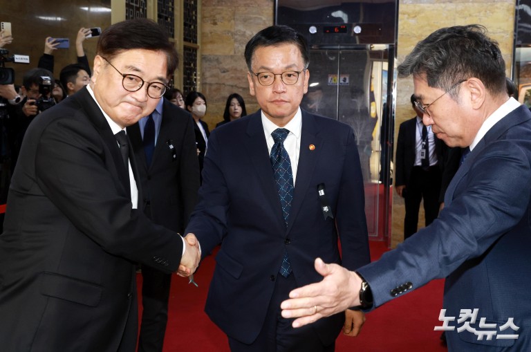 우원식 국회의장, 최상목 대통령 권한대행 부총리 접견