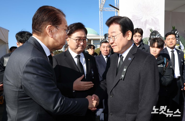 국회 제주항공 합동분향소 찾은 우원식 국회의장-양당 대표