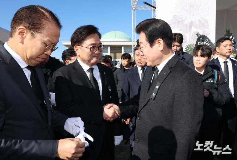 국회 제주항공 합동분향소 찾은 우원식 국회의장-양당 대표