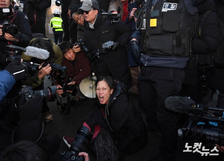 경찰, 尹체포저지 농성 지지자들 해산