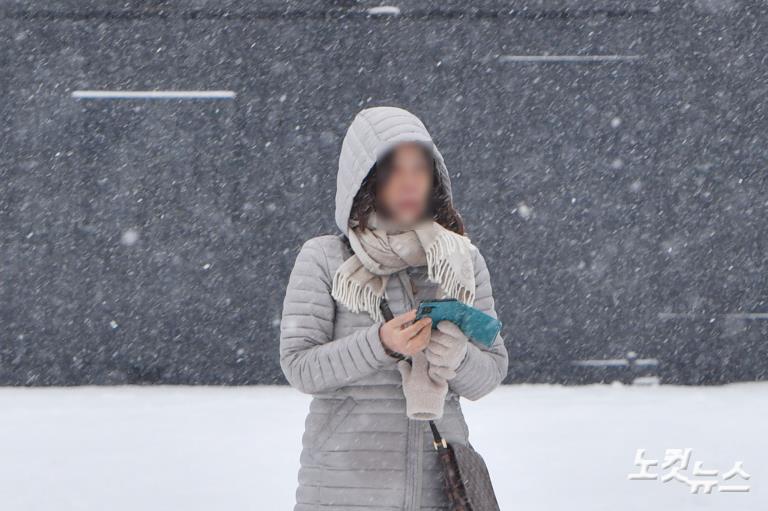 절기 '소한', 펑펑 내리는 눈