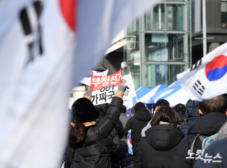 법원, 尹대통령 체포영장 다시 발부…유효기간 연장