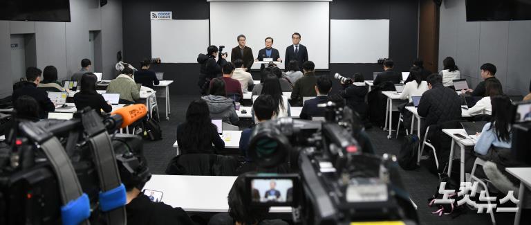 윤갑근 "전날 尹 관저서 만나"