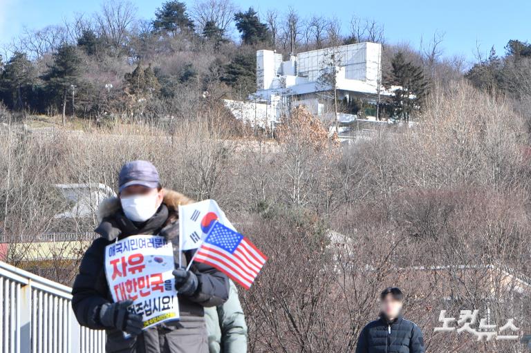 요새화 된 관저...체포영장 재집행 앞두고 ‘전운’