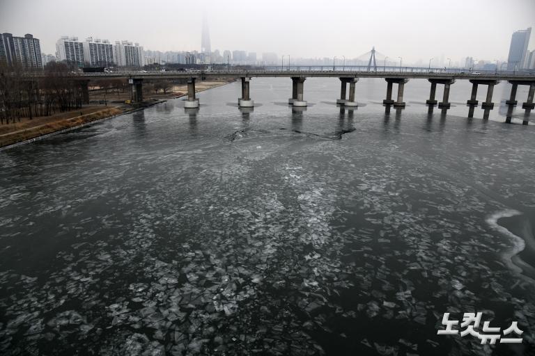 한강에 핀 빙화(氷花)