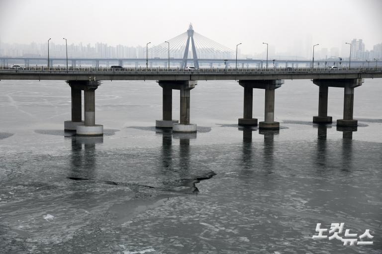 한강에 핀 빙화(氷花)