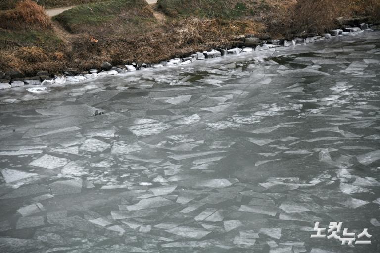 한강에 핀 빙화(氷花)