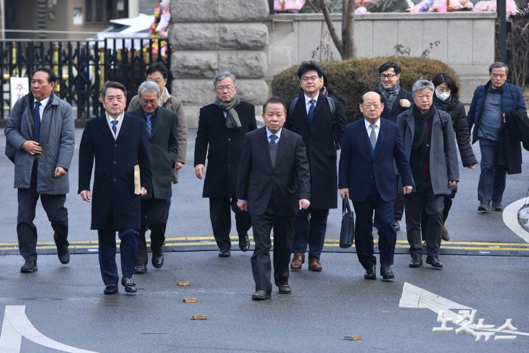 '尹불출석' 헌재 첫 탄핵변론 4분만에 끝