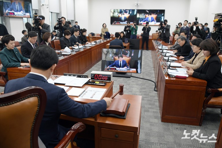 여객기 참사 진상규명과 피해자 및 유가족 피해구제를 위한 특위 전체회의