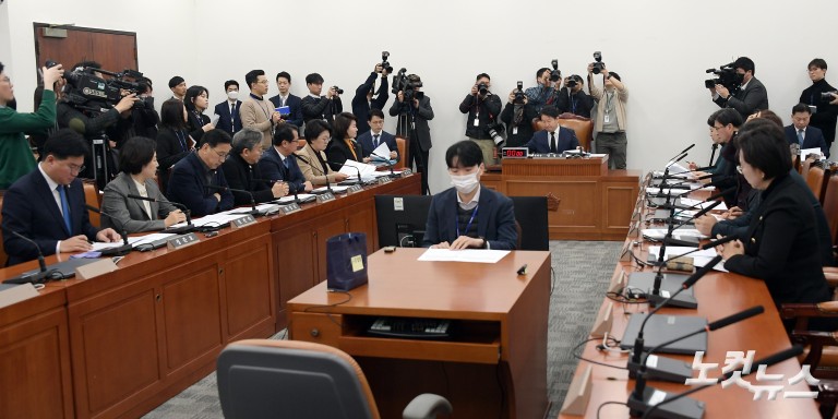 여객기 참사 진상규명과 피해자 및 유가족 피해구제를 위한 특위 전체회의