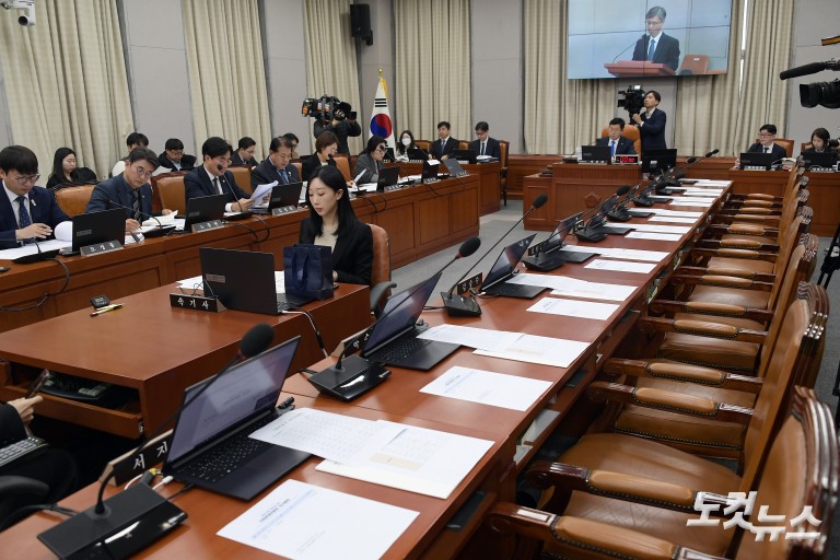 국회 운영위, 국가인권위원회 현안질의