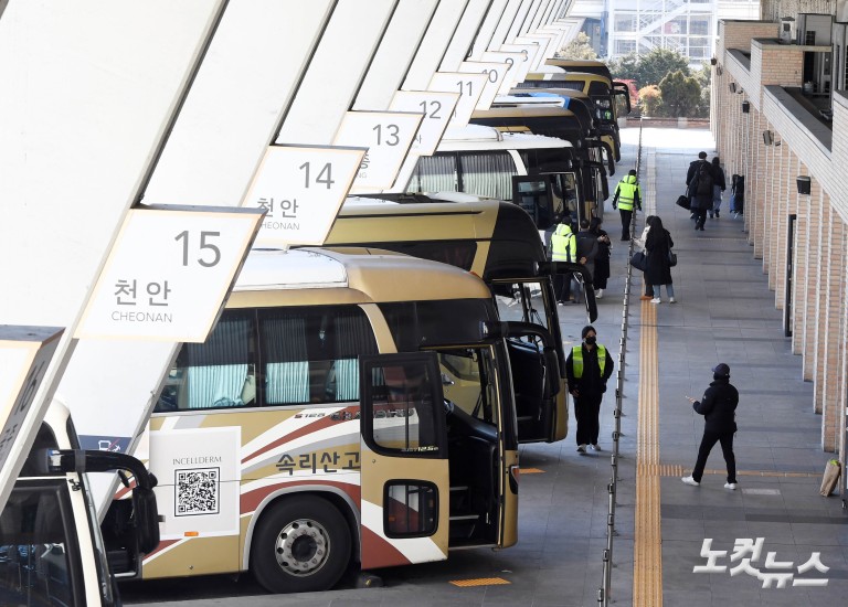 역귀성객 붐비는 고속버스터미널