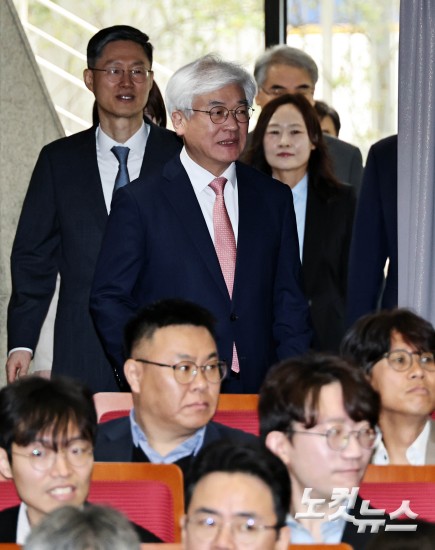 마은혁 헌법재판관, 국회선출 104일 만에 취임