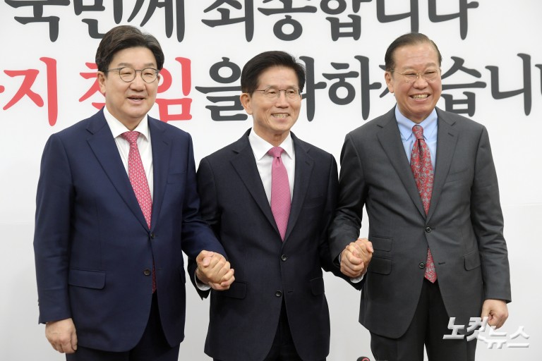 김문수 전 장관, 국민의힘에 입당원서 제출