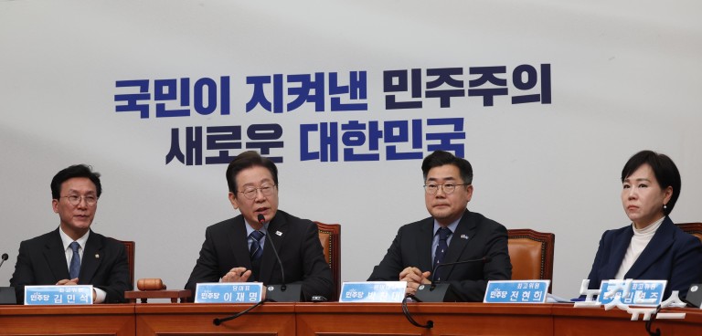 이재명, 당 대표직 사퇴...대선 출마 공식화