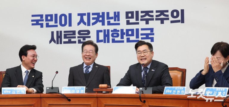 이재명, 당 대표직 사퇴...대선 출마 공식화