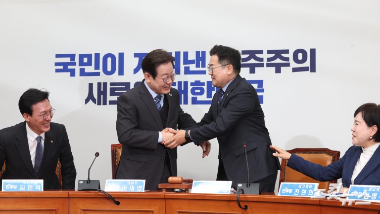 이재명, 당 대표직 사퇴...대선 출마 공식화