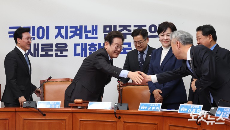이재명, 당 대표직 사퇴...대선 출마 공식화