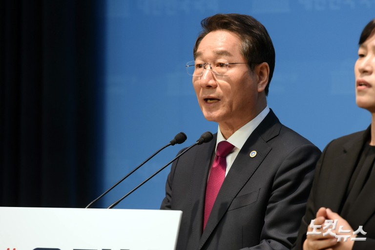 유정복 인천시장·이철우 경북지사, 대선 출마선언