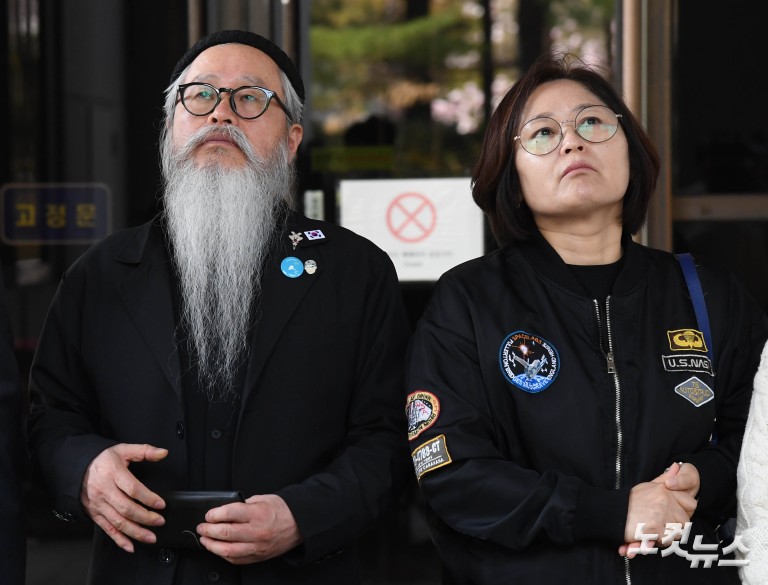 '고 이예람 수사개입' 전익수 무죄 확정..허탈한 이 중사 부모님