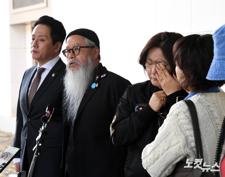 '고 이예람 수사개입' 전익수 무죄 확정..허탈한 이 중사 부모님